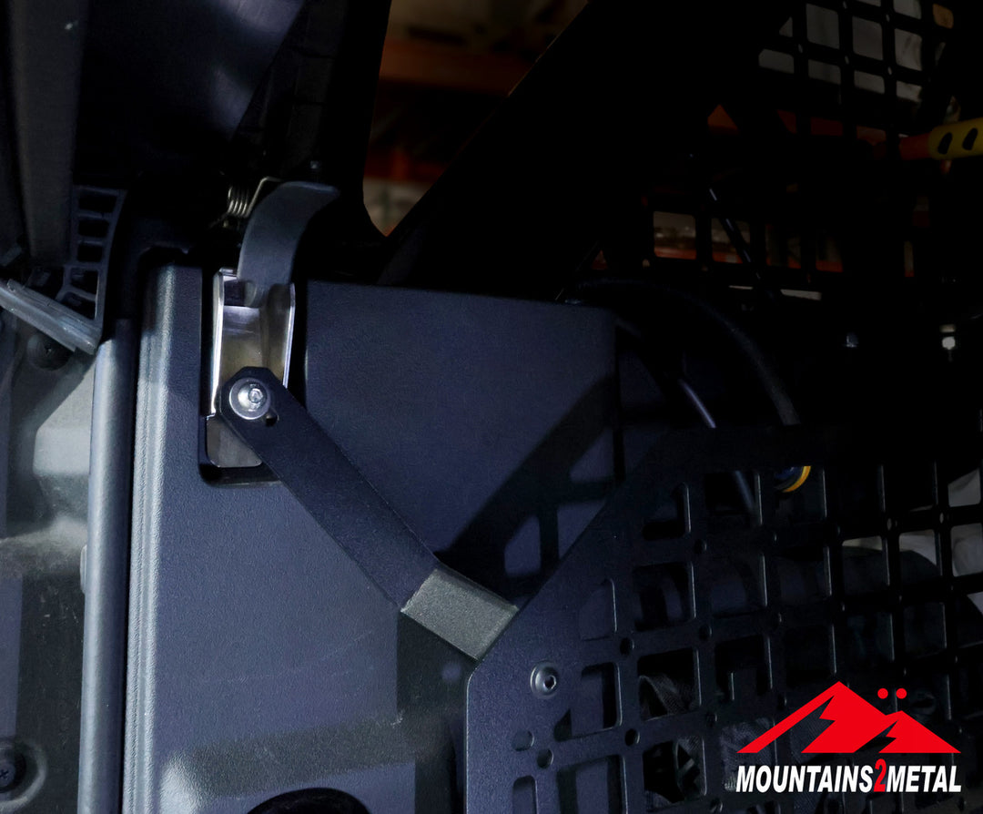 Mountains2Metal Tailgate Window Catch Set