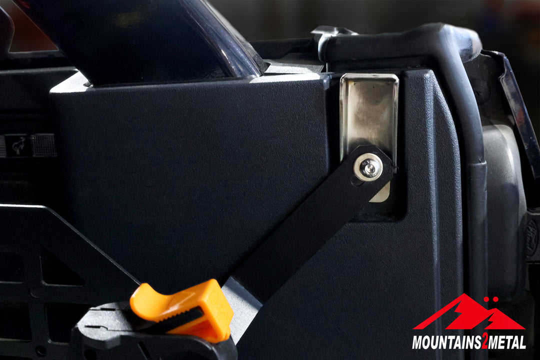 Mountains2Metal Tailgate Window Catch Set