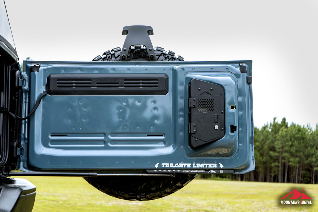 Mountains2Metal Lockable Tailgate Medicine Cabinet